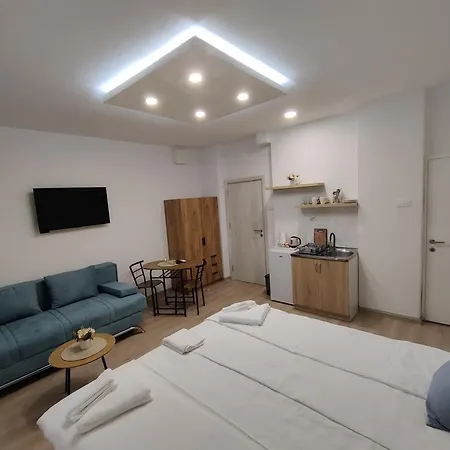 Uros Apartment *