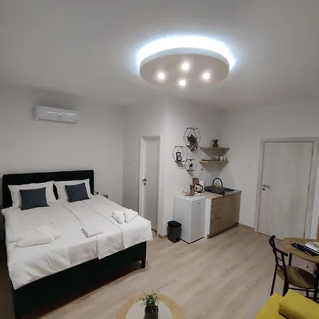 Uros Apartment