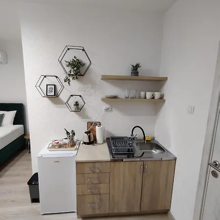 Uros Apartment *